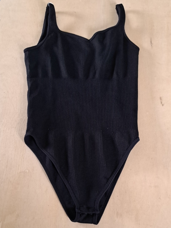 OQQ Tops - OQQ V-Neck Sleeveless Ribbed Seamless Stretch Fitted Bodysuit Cream Sz L